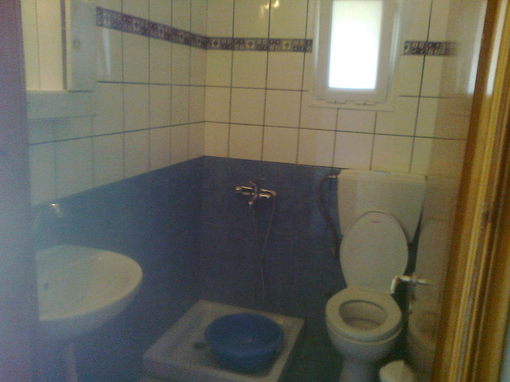 House Mantesos Apartment Koinira Bilik gambar